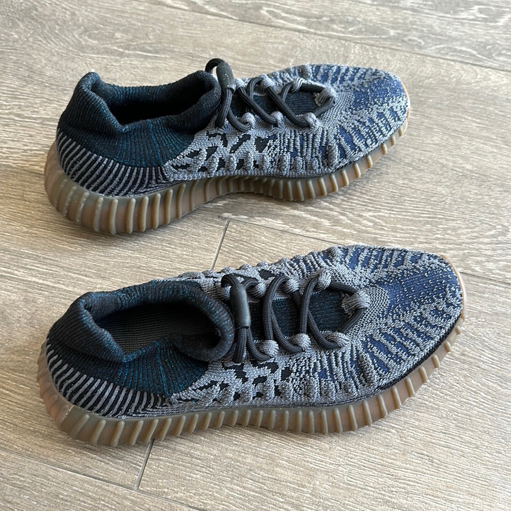 Slate blue yeezy 350v2 cmpct size 5.5 men